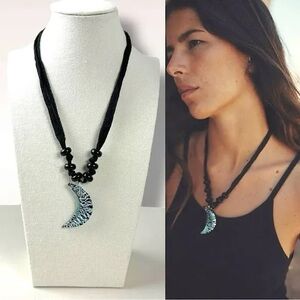 🛑 SOLD 🛑 NWT Free People Ivy Crescent Moon 
Pendant Choker Necklace